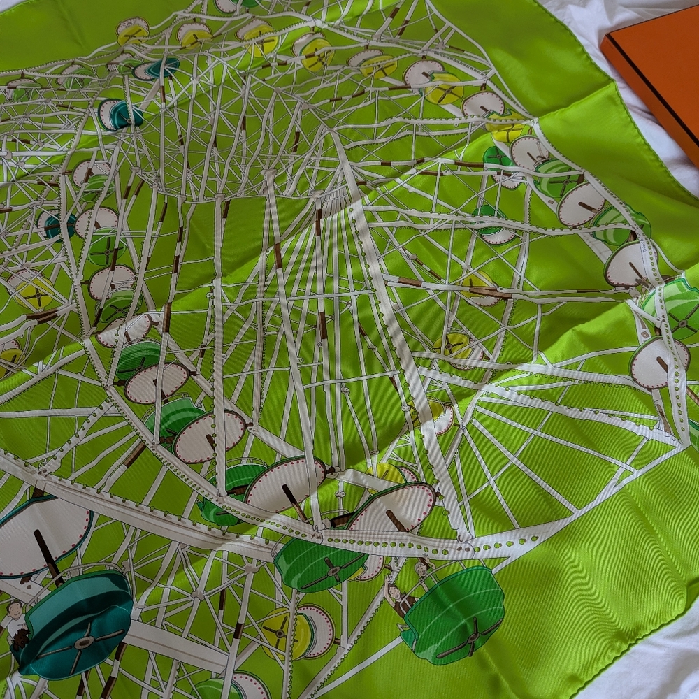 HERMES Vintage Silk Scarf Grande Roue, Green - Box Included